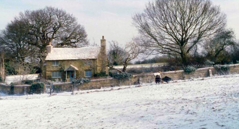 Screenshot The Holiday, Iris cottages was built for the movie in Shere >> Relativity Media, Waverly Films, Universal Pictures, Columbia Pictures
